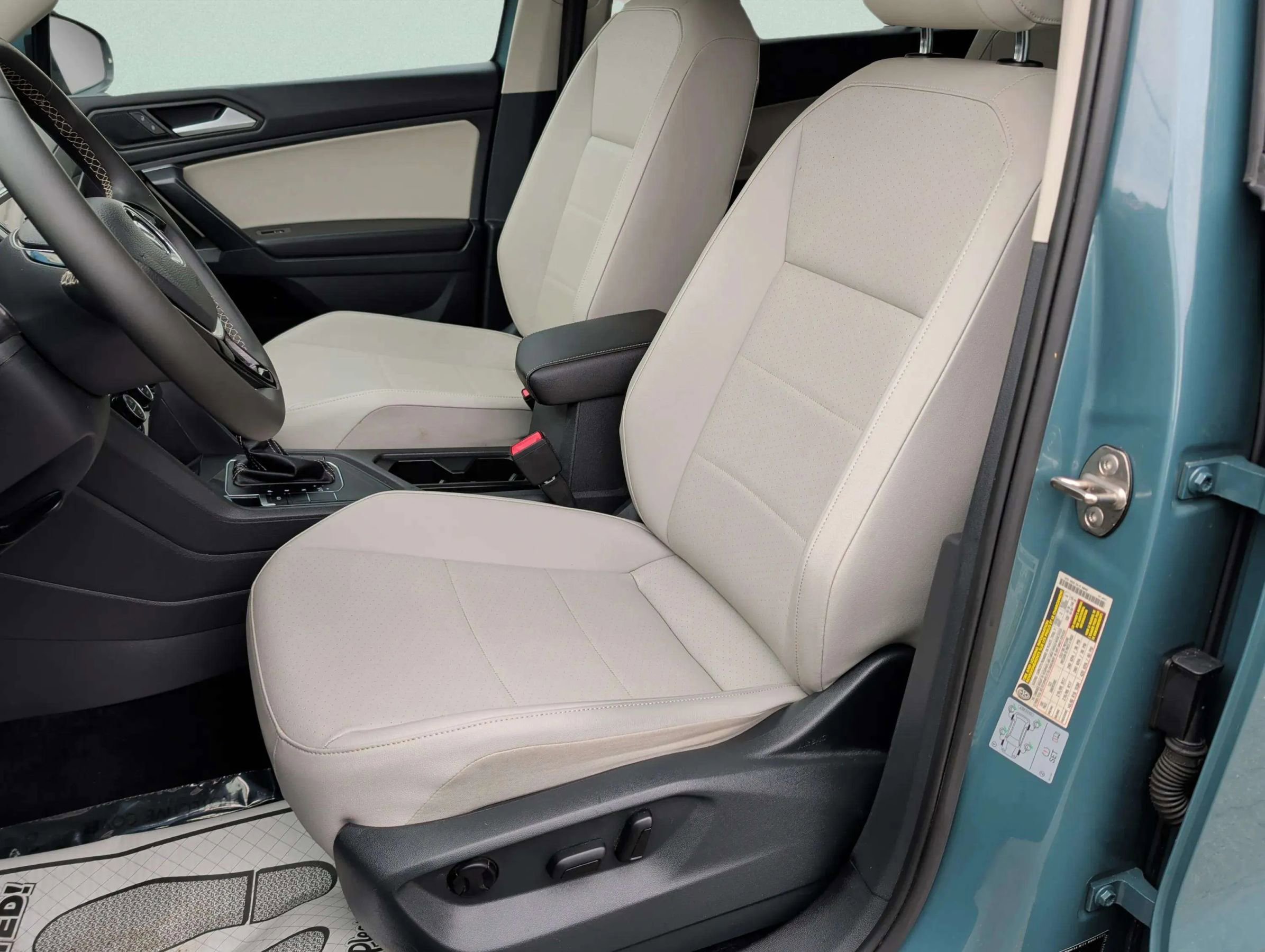 Used 2021 Volkswagen Tiguan SE image 17