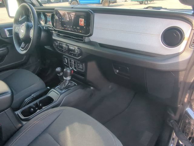 Used 2025 Jeep Wrangler Unlimited Sport AWD/4WD image 26