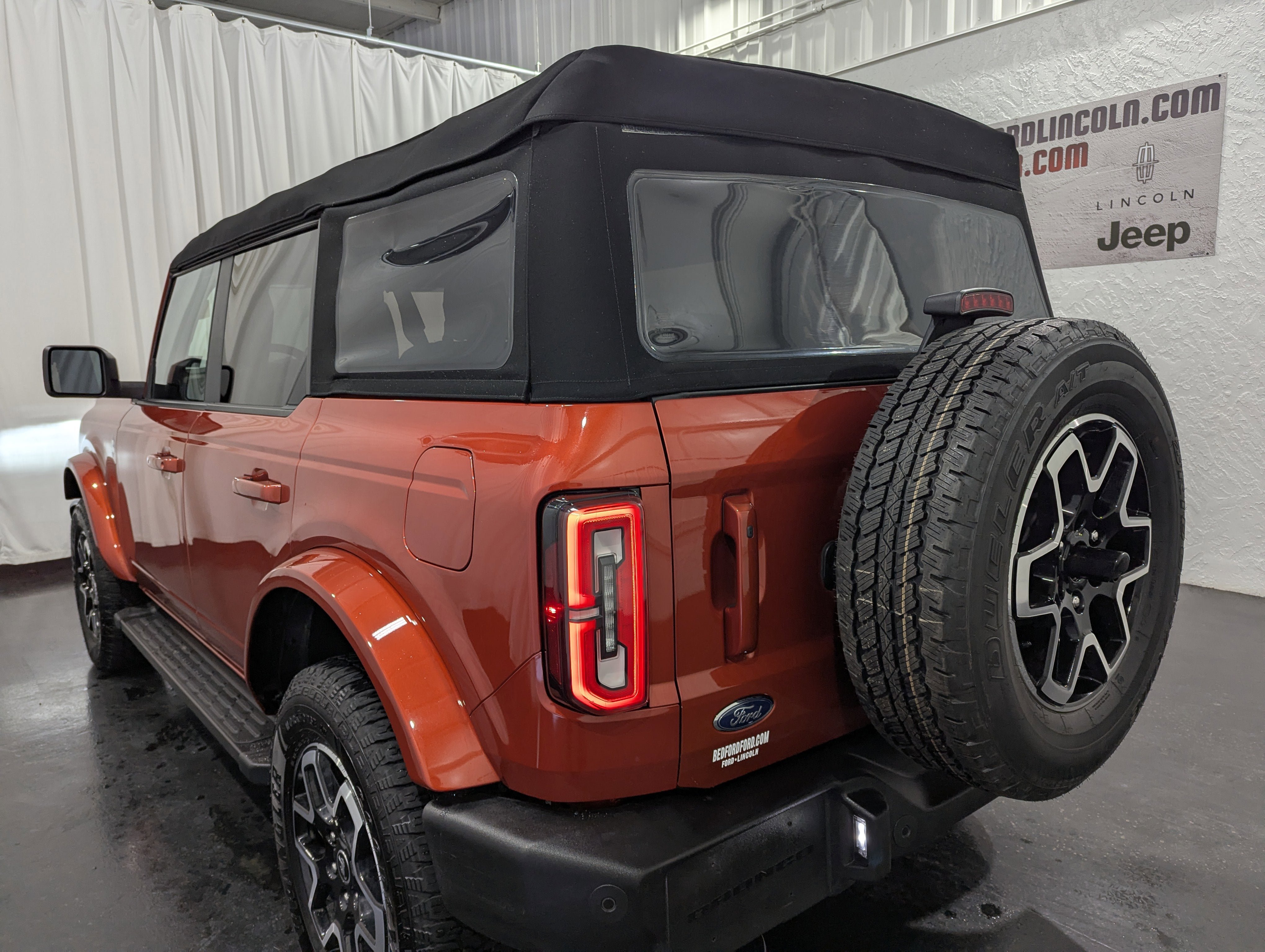 Used 2023 Ford Bronco Outer Banks AWD/4WD image 9