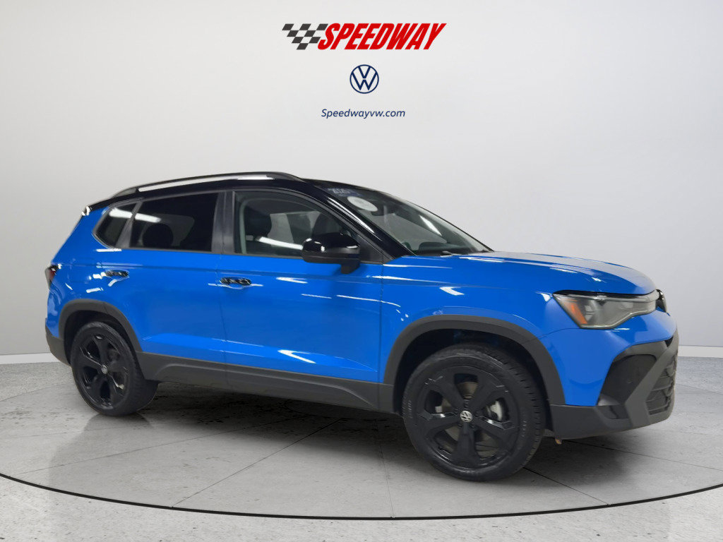 Used 2025 Volkswagen Taos SE AWD/4WD image 3