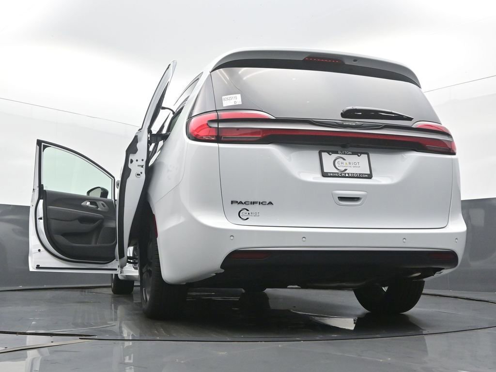 New 2026 Chrysler Pacifica Select image 60
