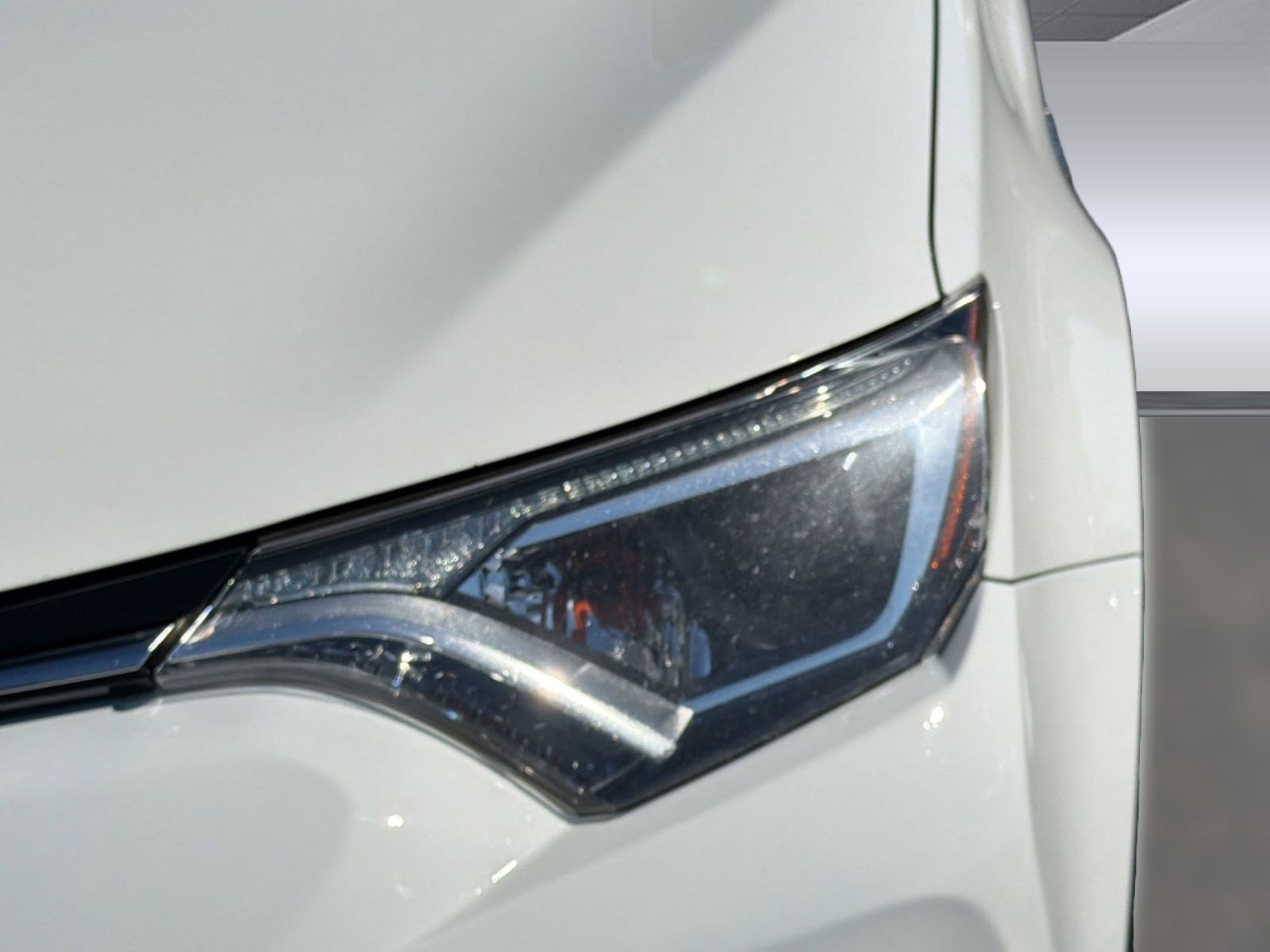 Used 2018 Toyota RAV4 XLE AWD/4WD image 11