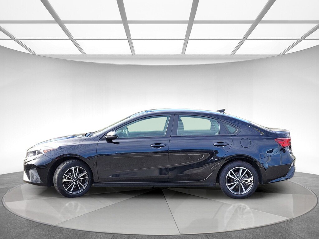 Used 2023 Kia Forte LXS image 6