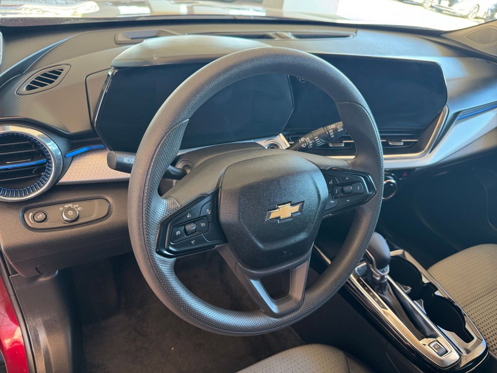 Used 2025 Chevrolet Trax LT image 29