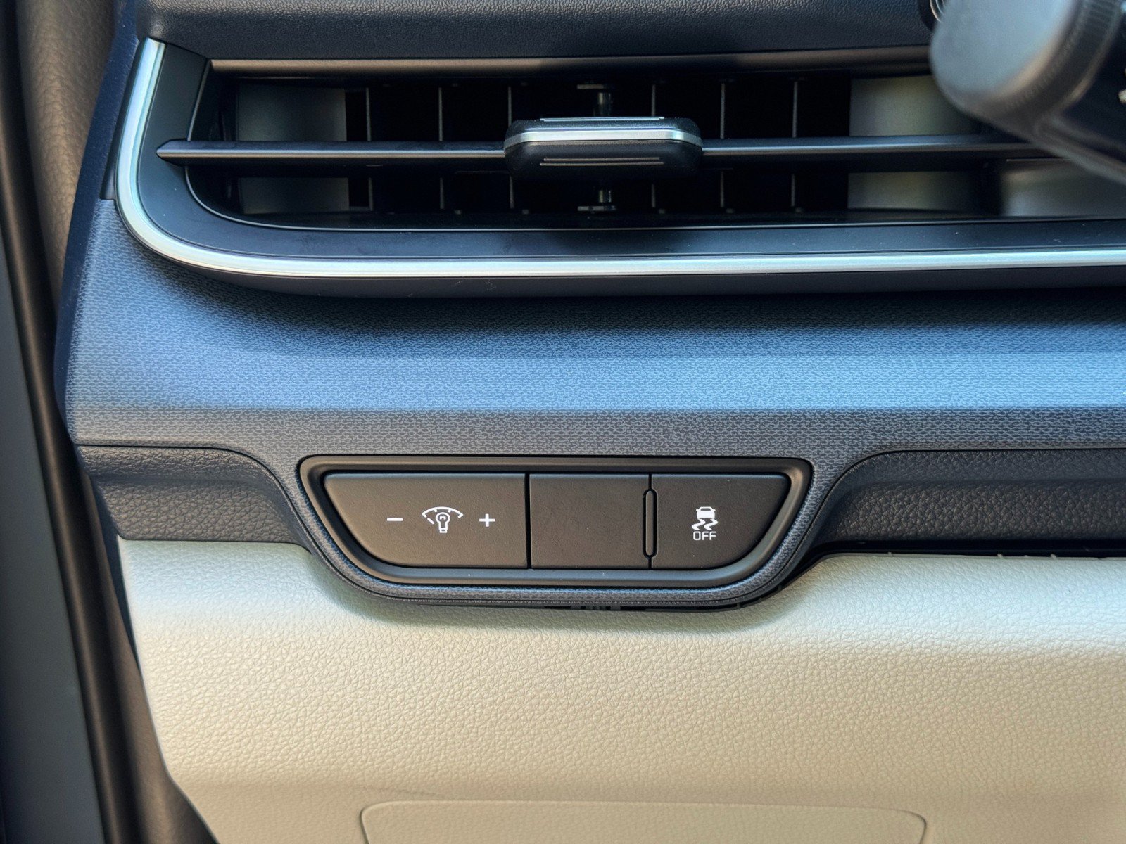 Used 2025 Kia Carnival SX FWD image 19