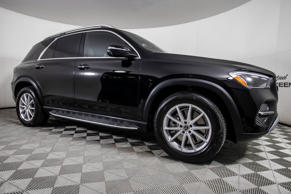 Used 2025 Mercedes-Benz GLE 450e 4MATIC image 3