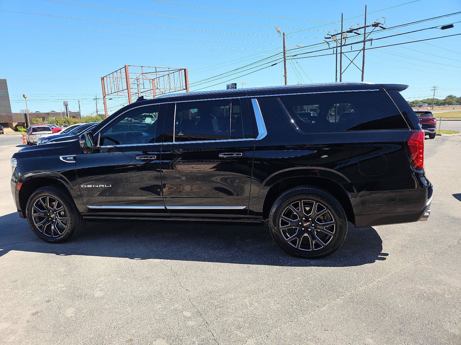 Used 2024 GMC Yukon XL Denali w/ Denali Reserve Package AWD/4WD image 3