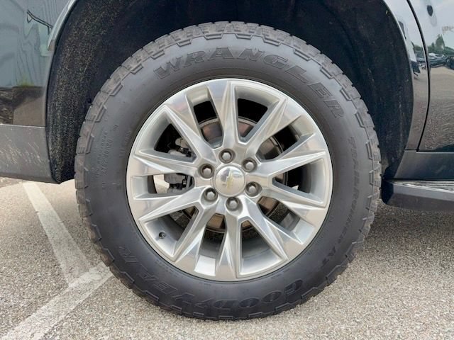Used 2022 Chevrolet Tahoe Premier AWD/4WD image 32