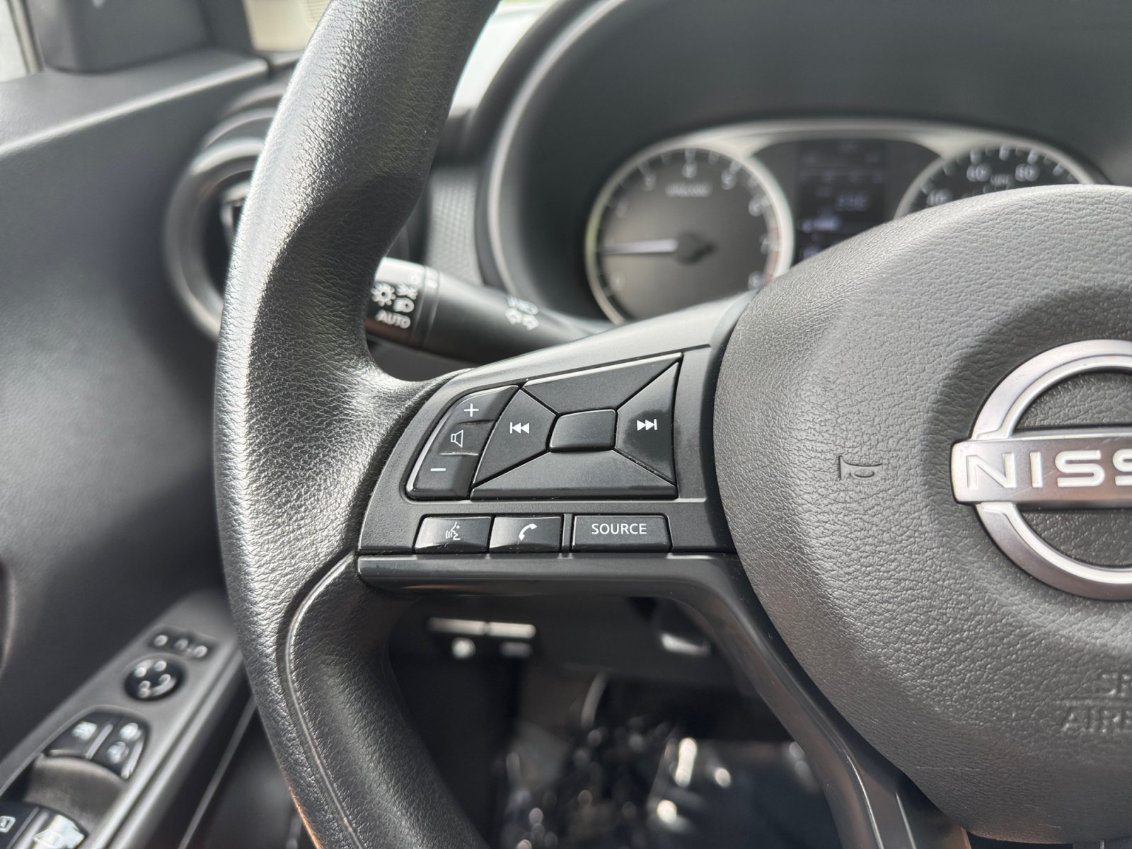 Used 2023 Nissan Kicks S FWD image 23