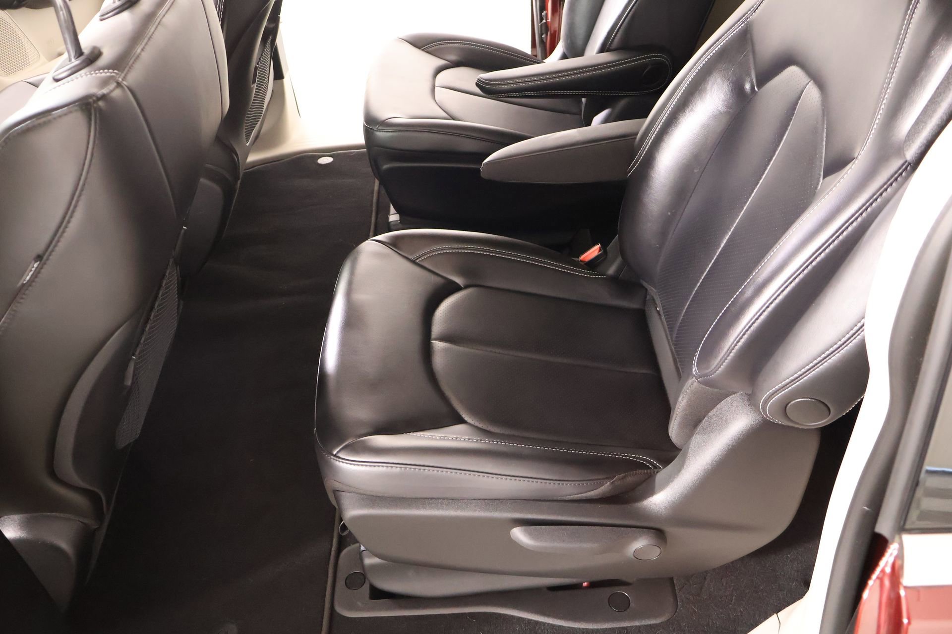 Used 2023 Chrysler Pacifica Touring-L image 11