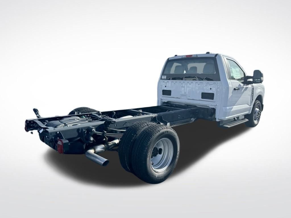 New 2026 Ford F350 XL w/ XL Chrome Package image 4