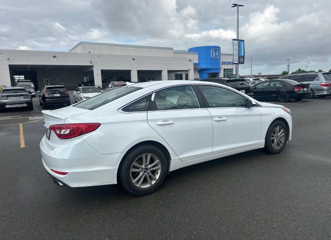 Used 2017 Hyundai Sonata SE FWD image 3