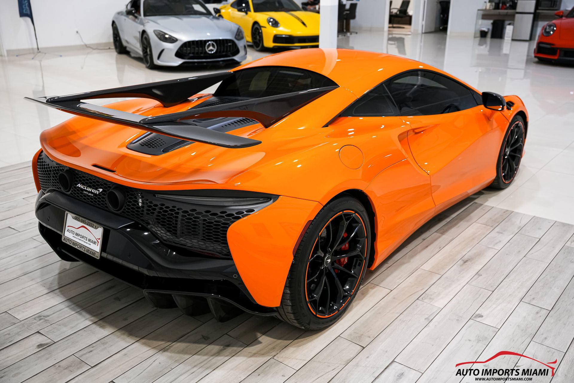 Used 2023 McLaren Artura image 25