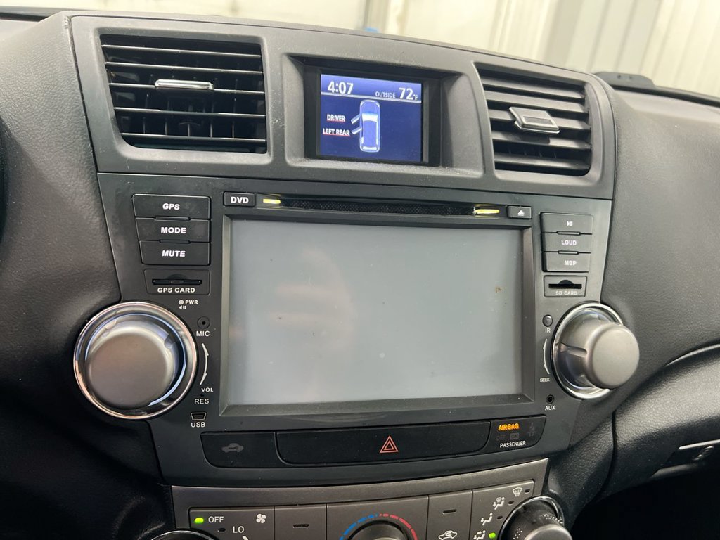 Used 2012 Toyota Highlander SE w/ Tow Pkg AWD/4WD image 14