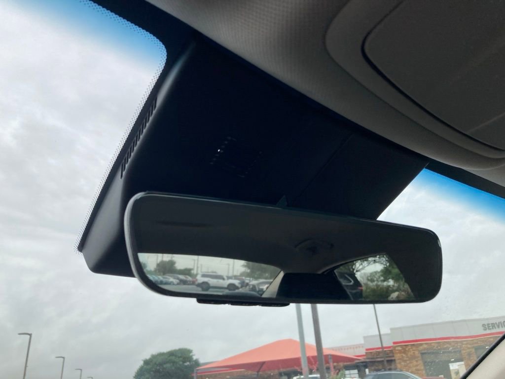 Used 2025 Genesis G70 2.5T image 28