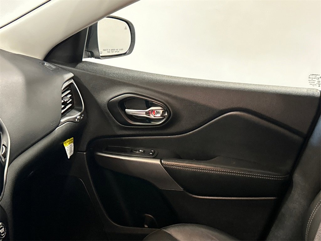 Used 2021 Jeep Cherokee Latitude Lux w/ Comfort/Convenience Group image 27