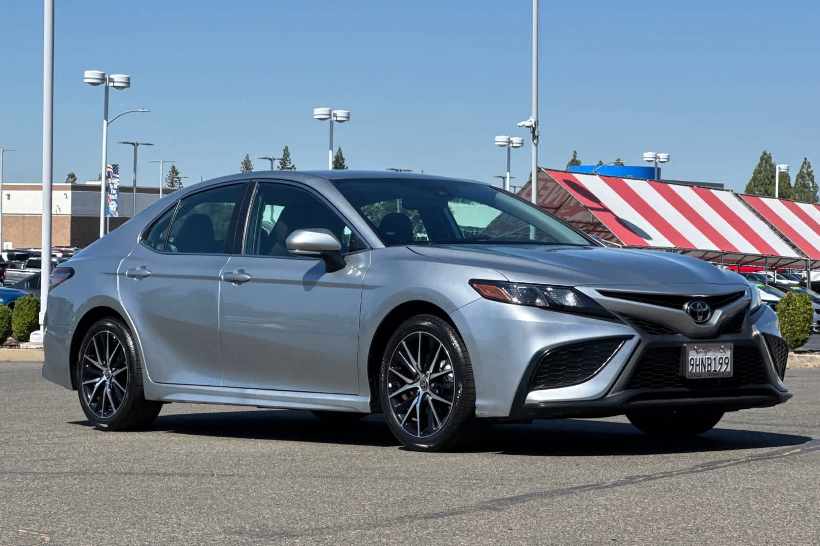 Used 2023 Toyota Camry SE w/ Convenience Package FWD image 5