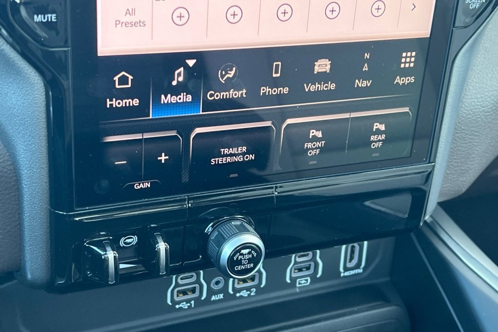 Used 2025 RAM 1500 Laramie image 17