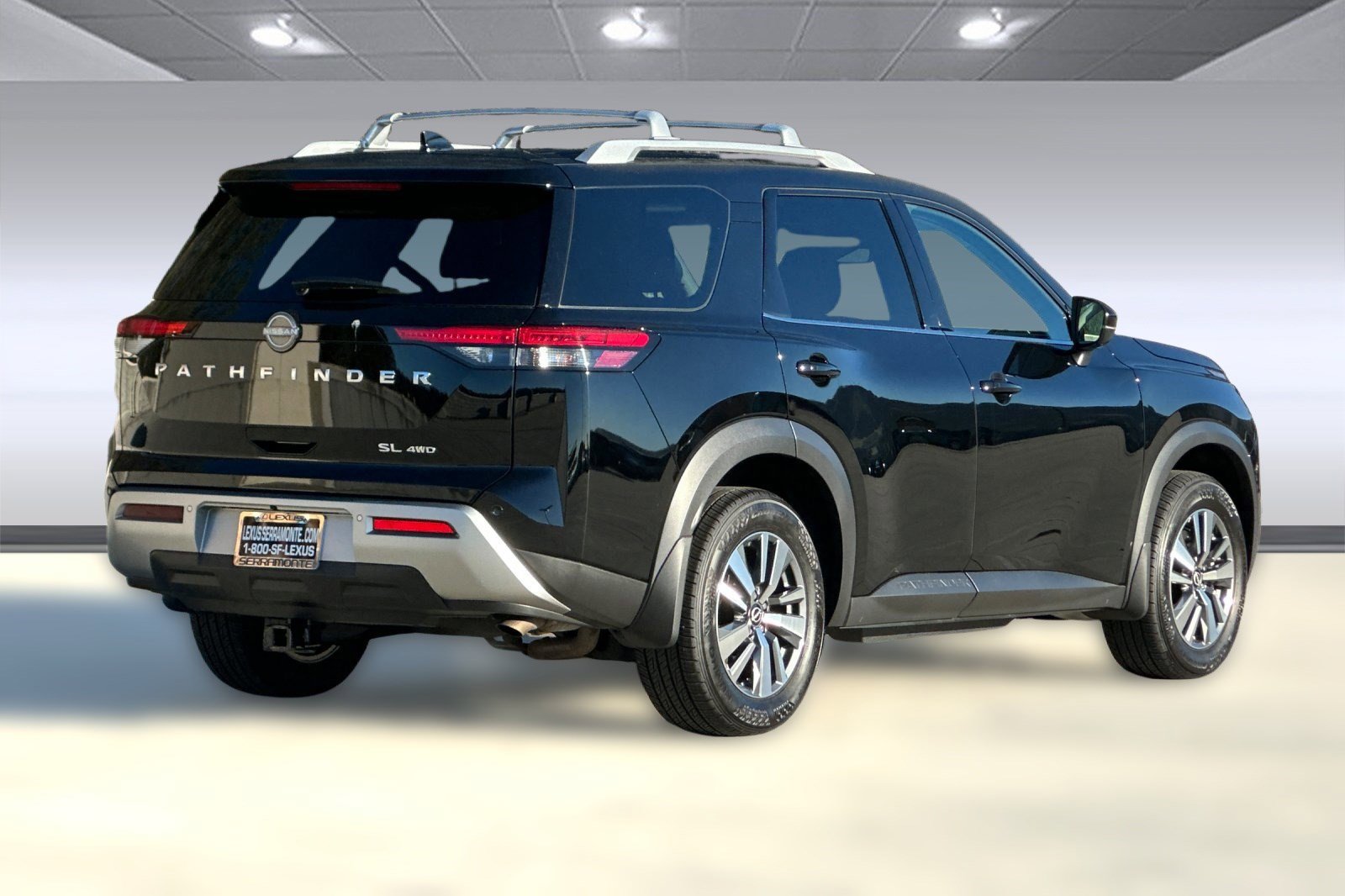 Used 2024 Nissan Pathfinder SL image 9