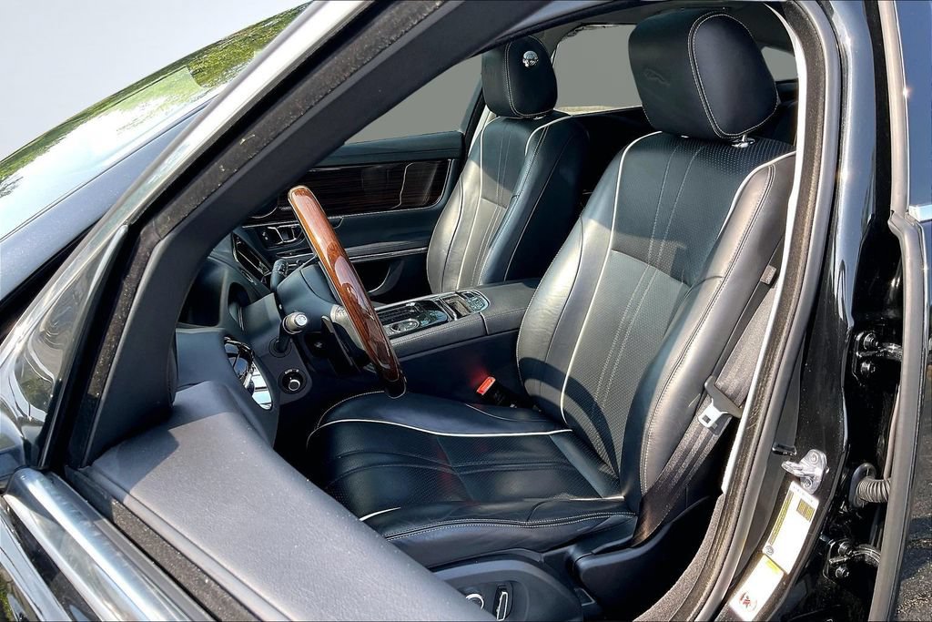 Used 2018 Jaguar XJ R-Sport RWD image 21