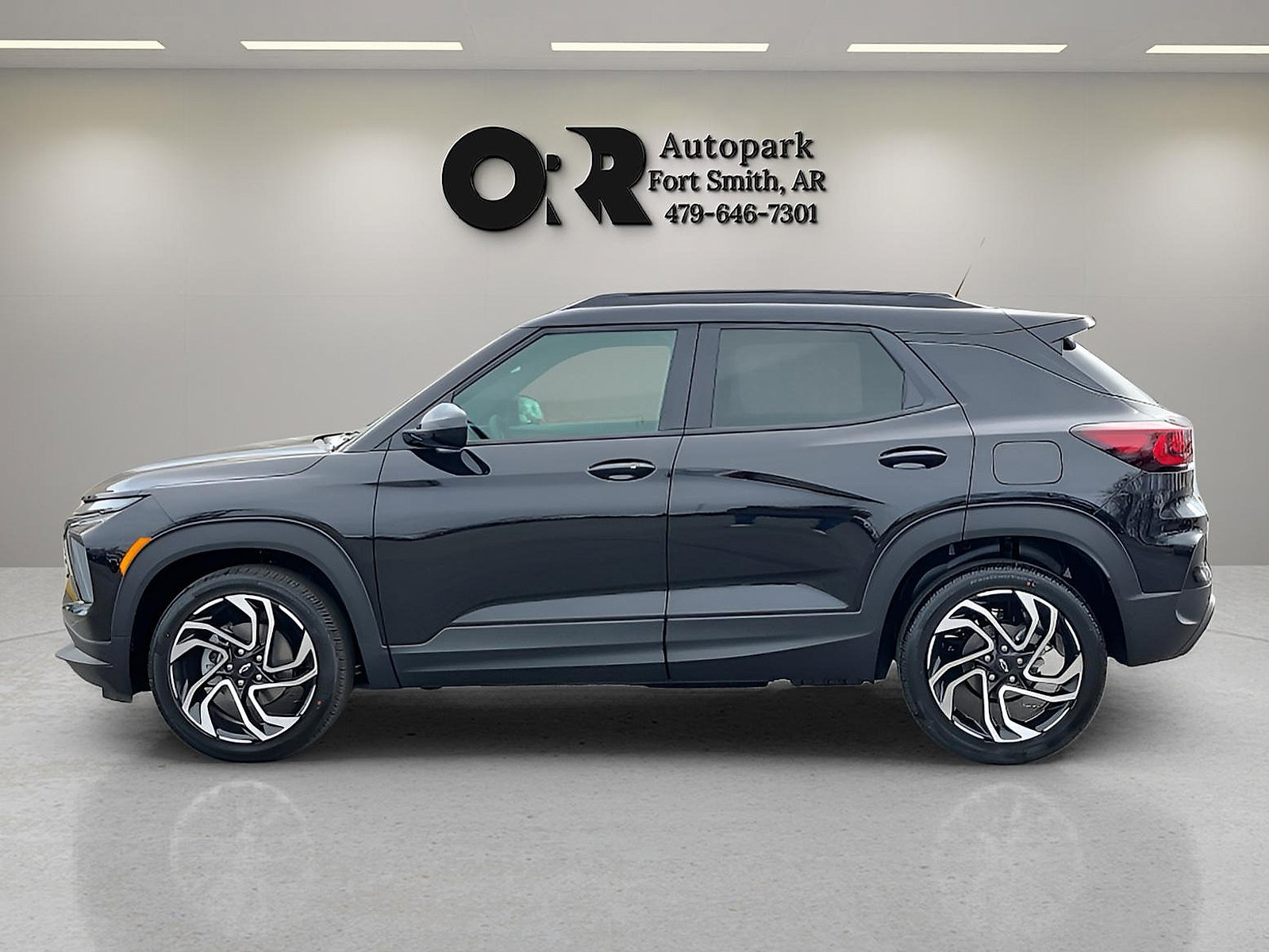 Used 2025 Chevrolet TrailBlazer RS w/ Convenience Package FWD image 3