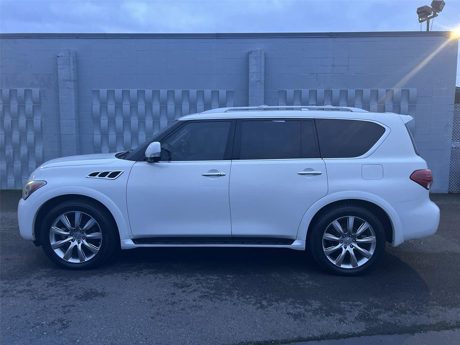 Used 2012 INFINITI QX56 4WD image 4