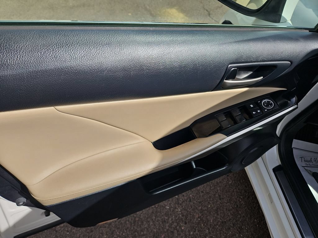Used 2017 Lexus IS 200t w/ Navigation System Package RWD image 10