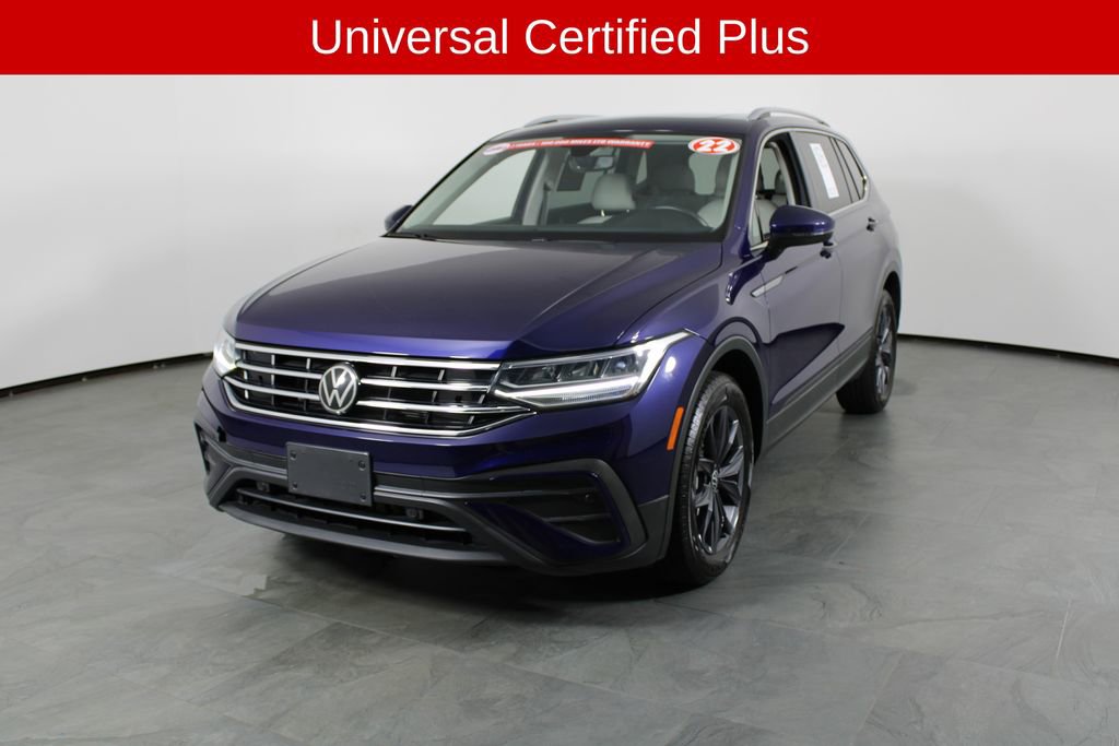 Used 2022 Volkswagen Tiguan SE w/ Panoramic Sunroof Package image 2