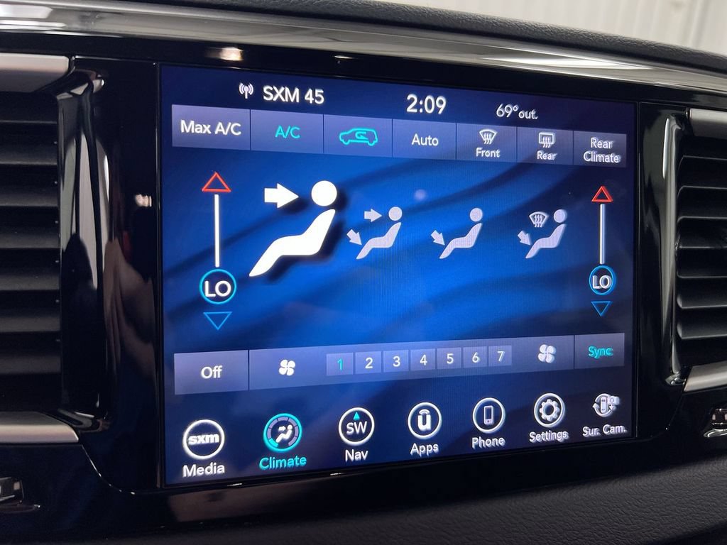 Used 2020 Chrysler Pacifica Touring w/ Advanced Safetytec Group FWD image 16