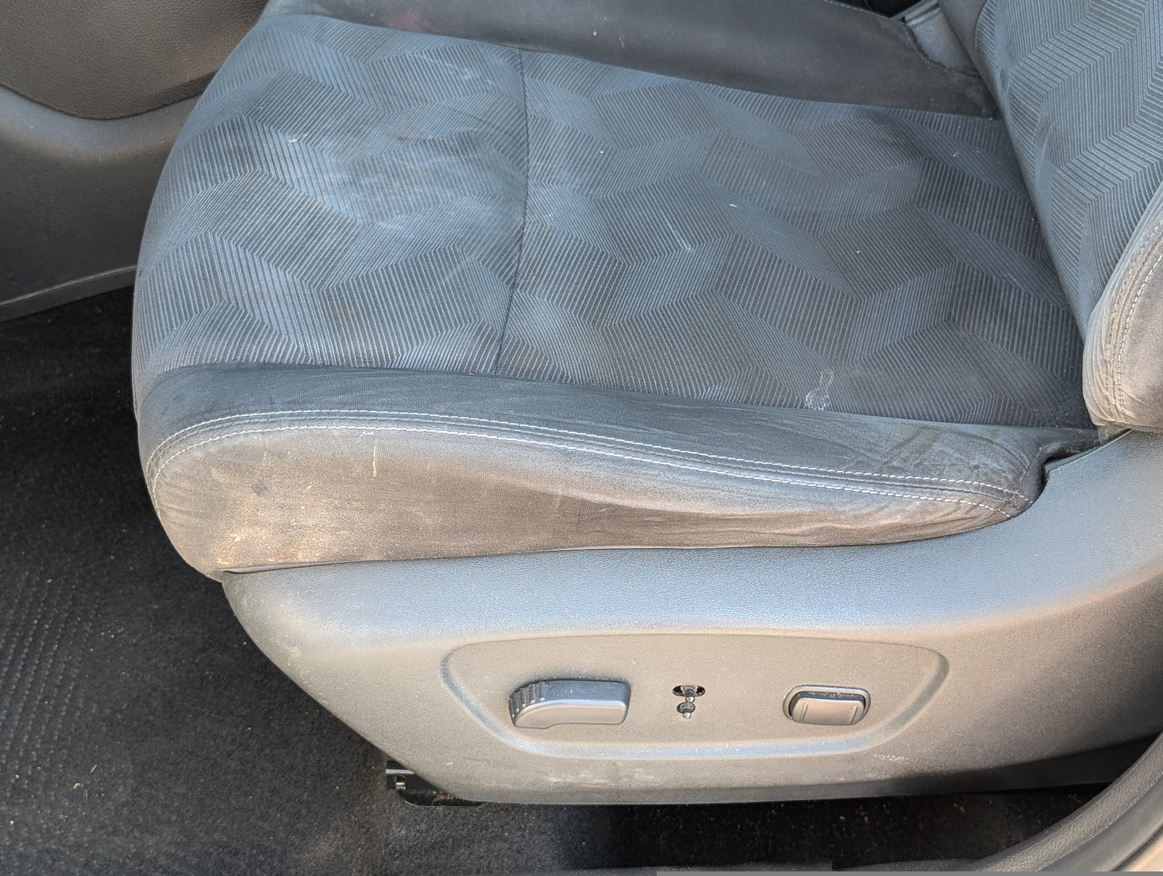 Used 2015 Nissan Rogue SV FWD image 11