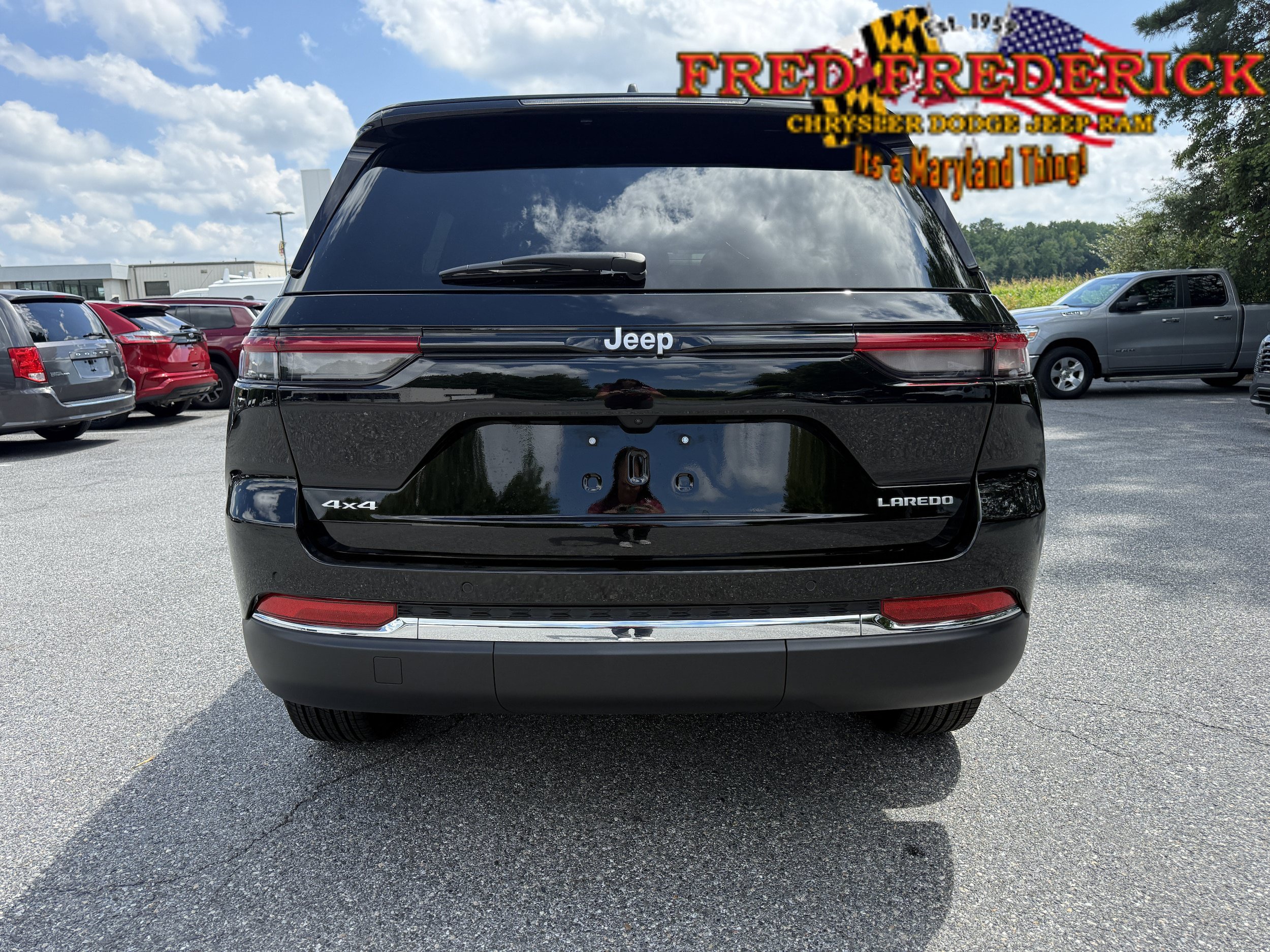 Used 2025 Jeep Grand Cherokee Laredo X AWD/4WD image 6