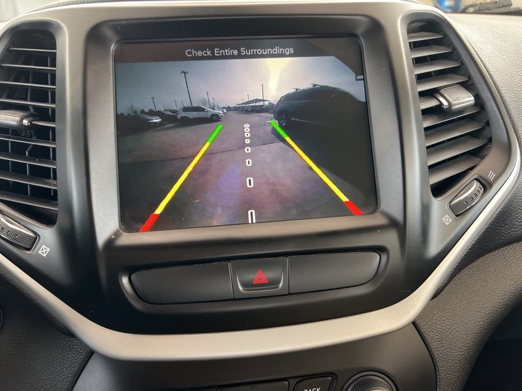 Used 2017 Jeep Cherokee Limited image 27