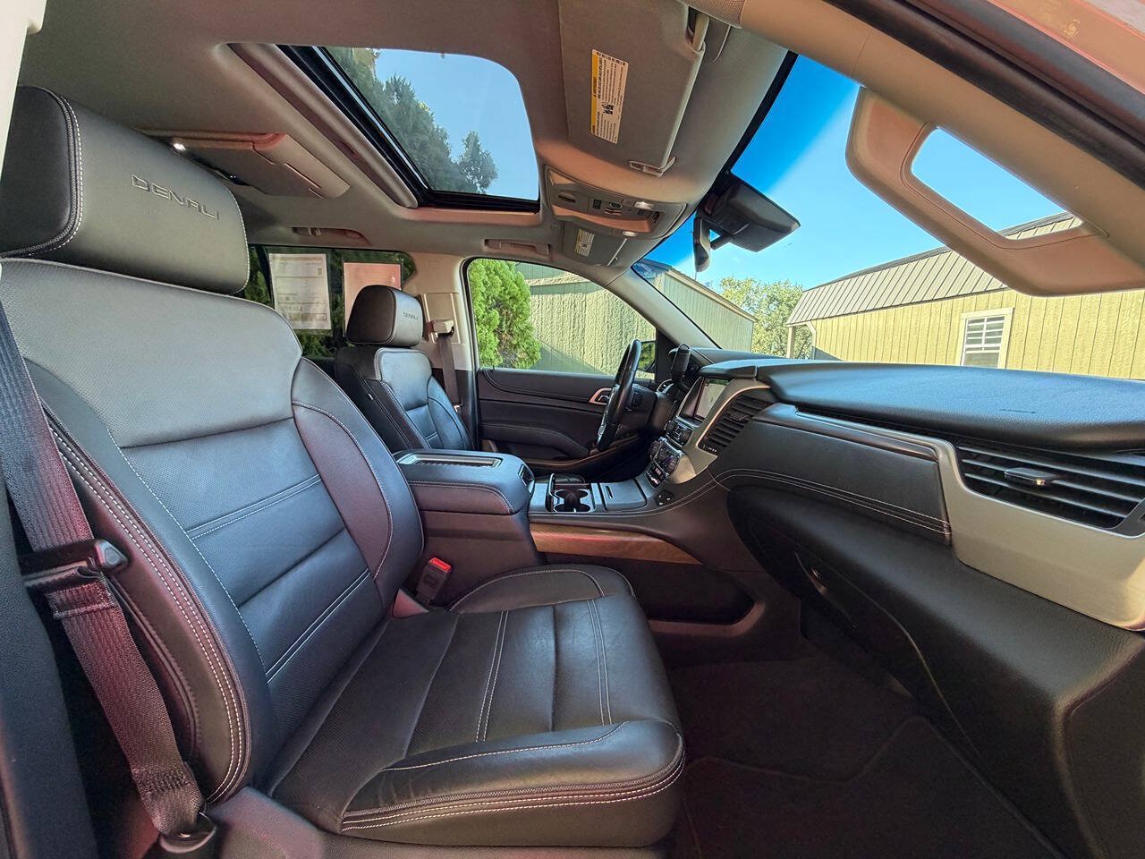 Used 2019 GMC Yukon Denali w/ Denali Ultimate Package AWD/4WD image 17