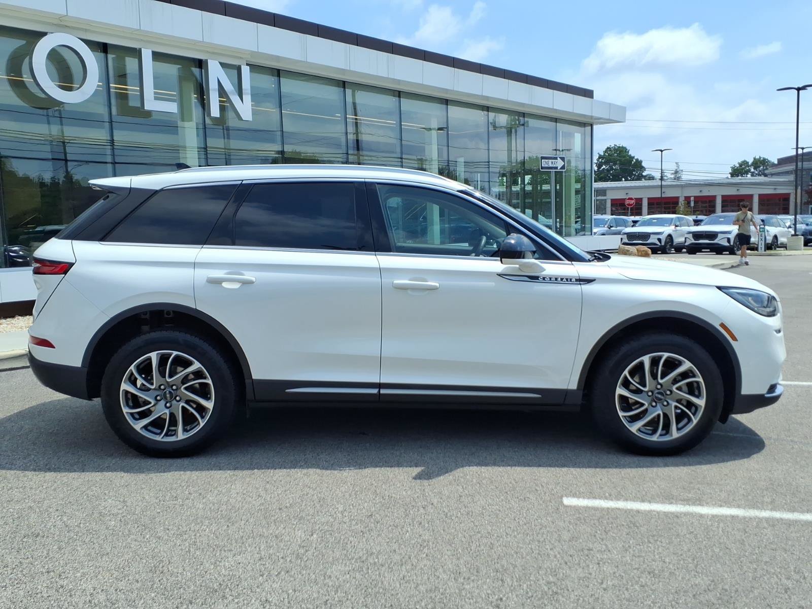 Certified 2022 Lincoln Corsair AWD w/ Equipment Group 101A image 2