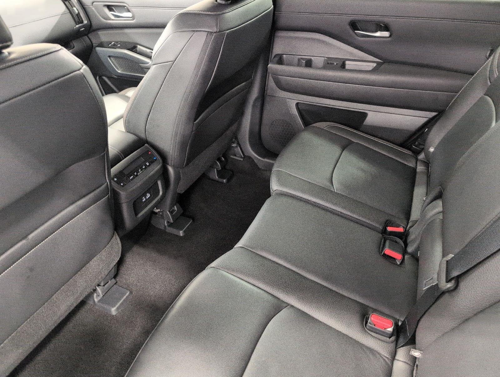 Used 2025 Nissan Pathfinder SL w/ Cargo Package AWD/4WD image 22