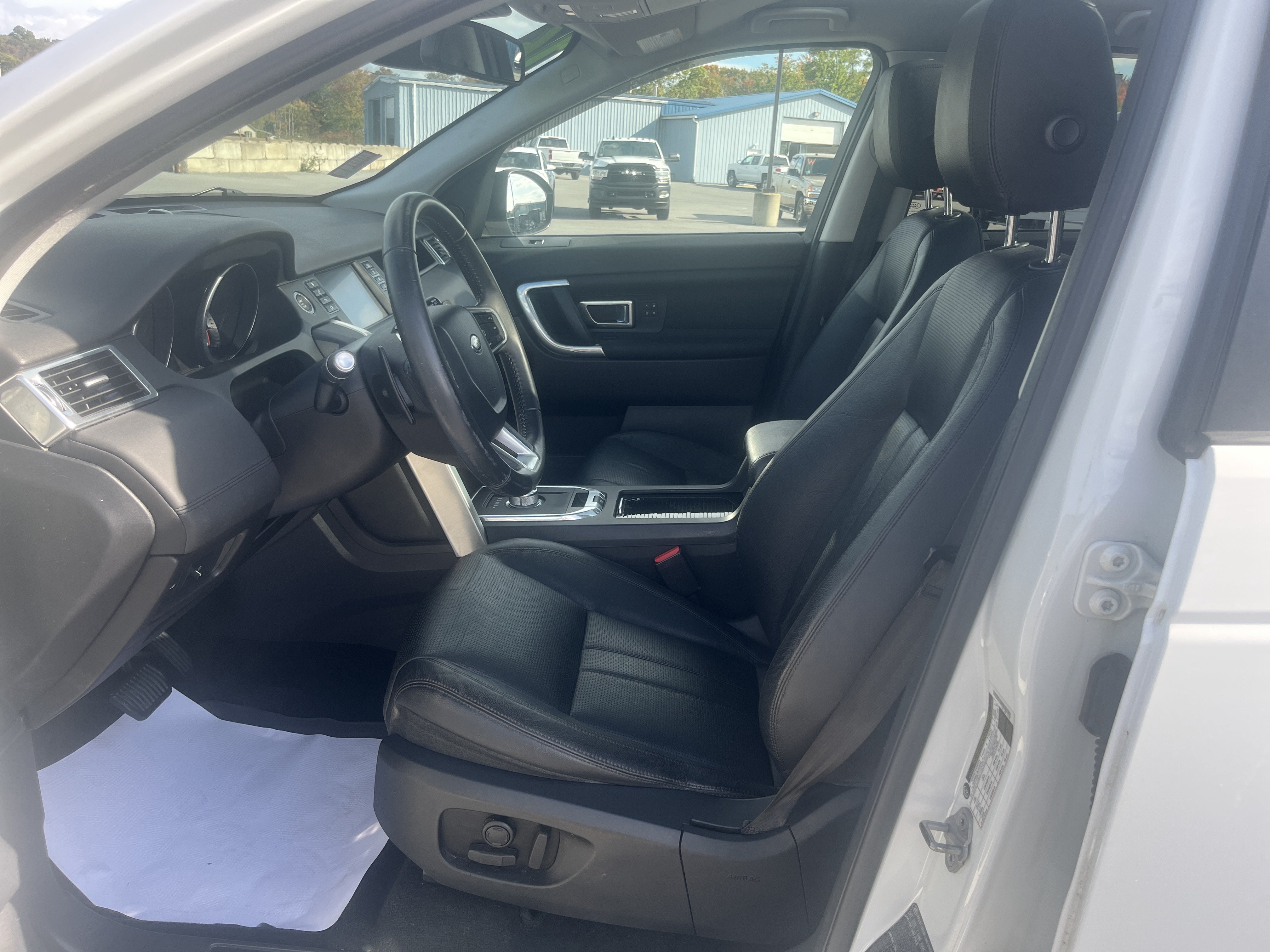 Used 2016 Land Rover Discovery Sport HSE AWD/4WD image 5
