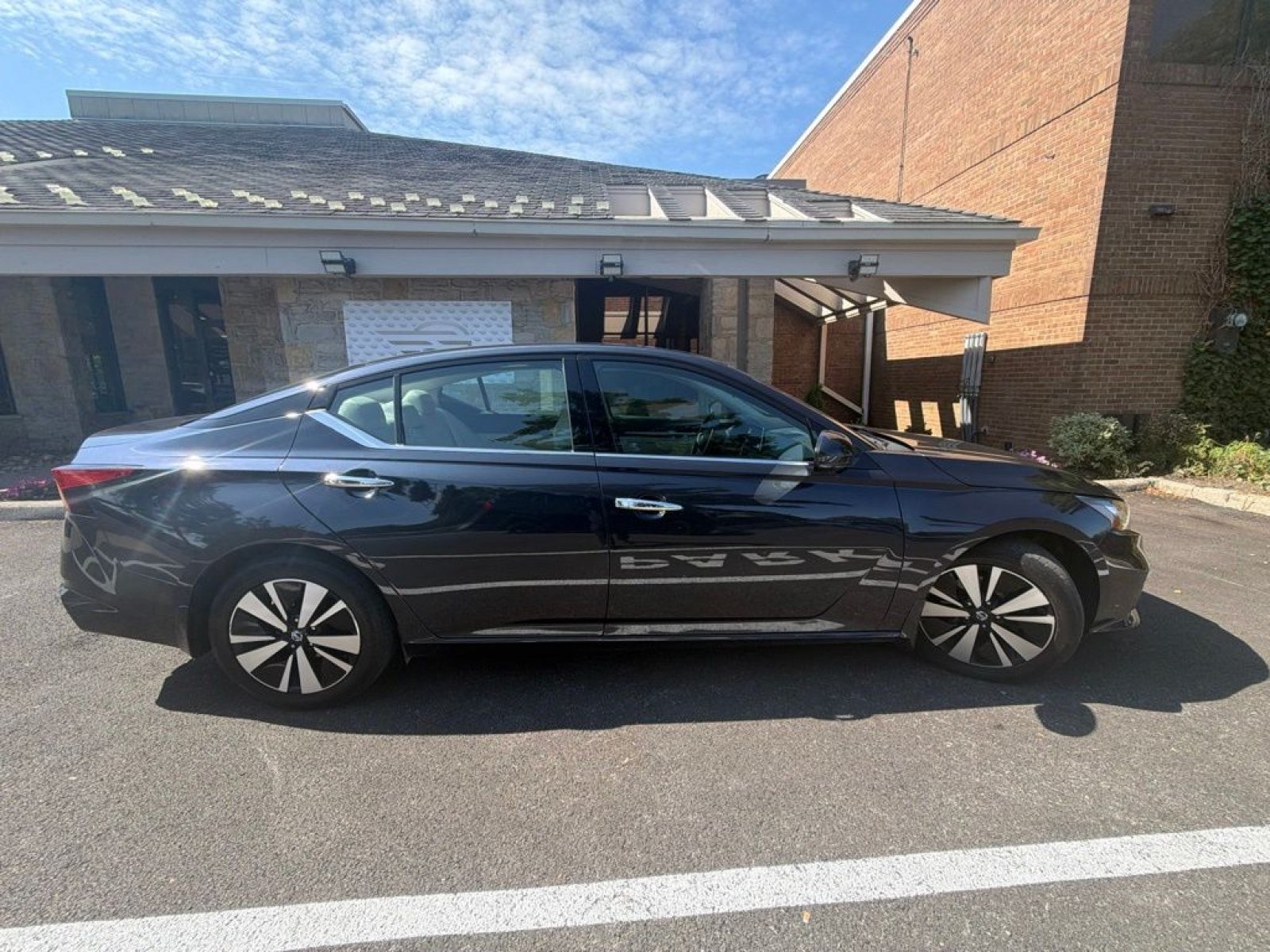 Used 2019 Nissan Altima 2.5 SL FWD image 4