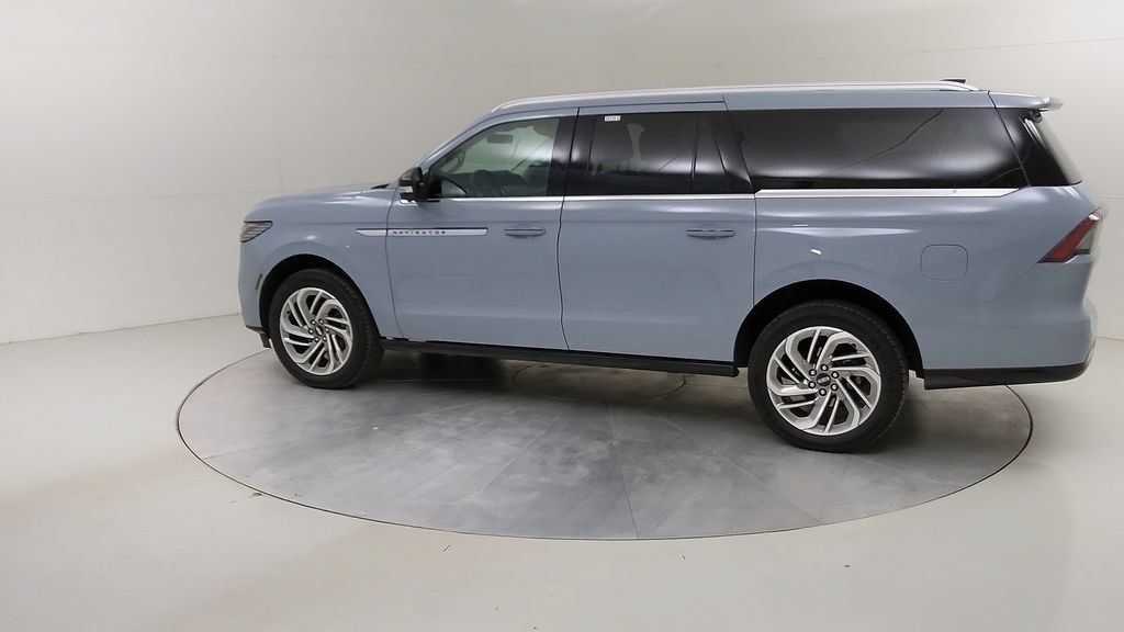 Used 2026 Lincoln Navigator L Reserve AWD/4WD image 19