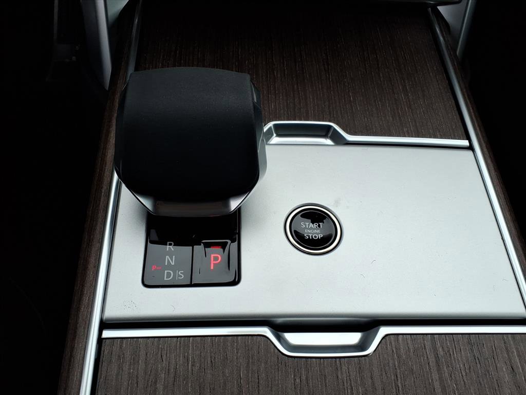 New 2026 Land Rover Range Rover SE image 13