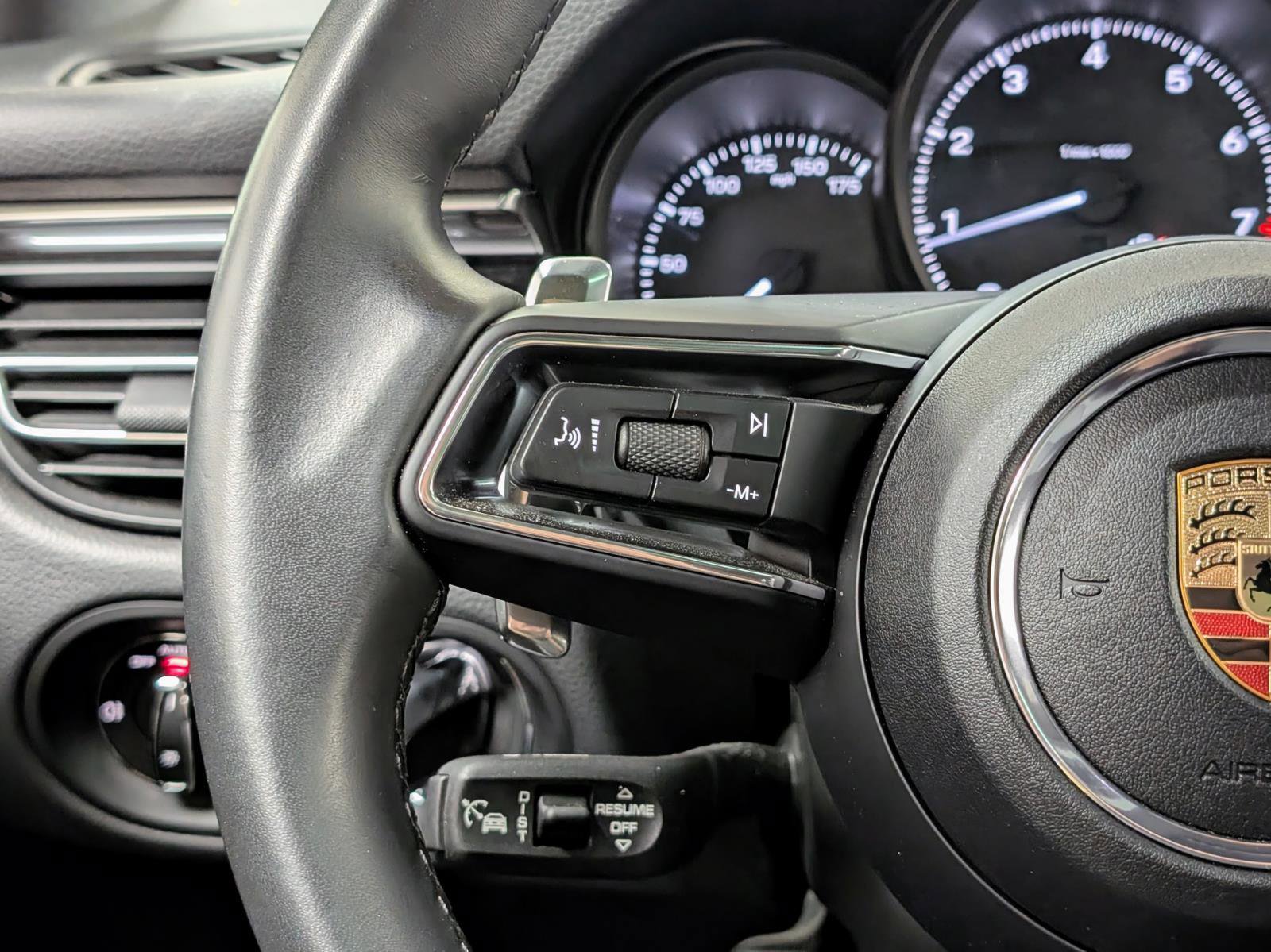 Used 2025 Porsche Macan image 34