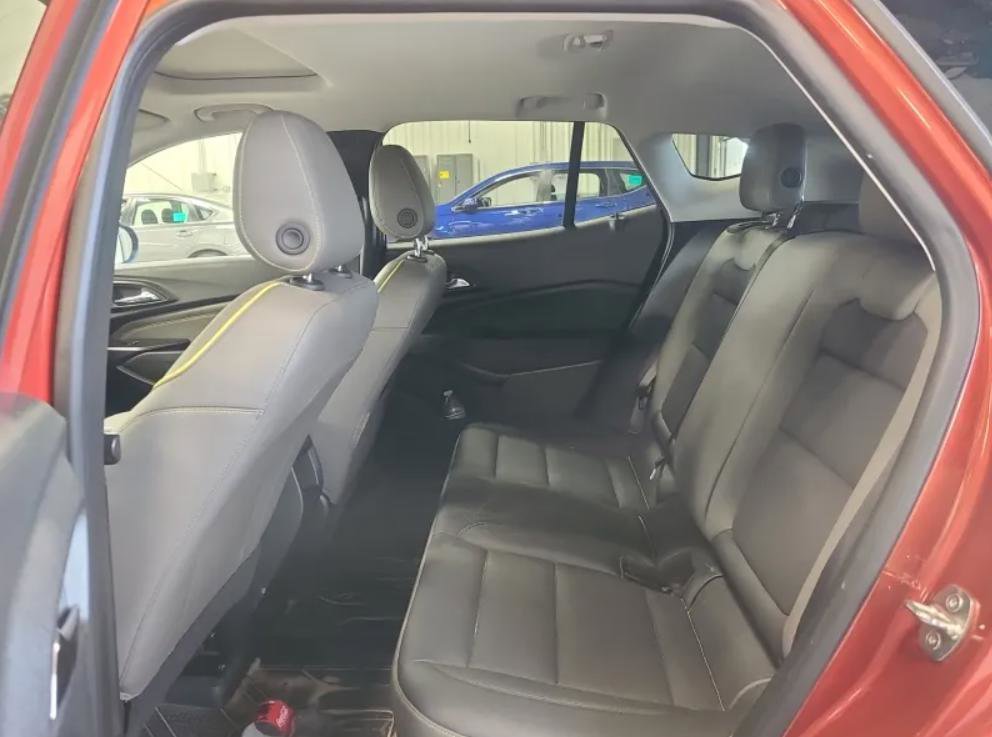 Used 2024 Chevrolet Trax ACTIV w/ Sunroof Package image 3