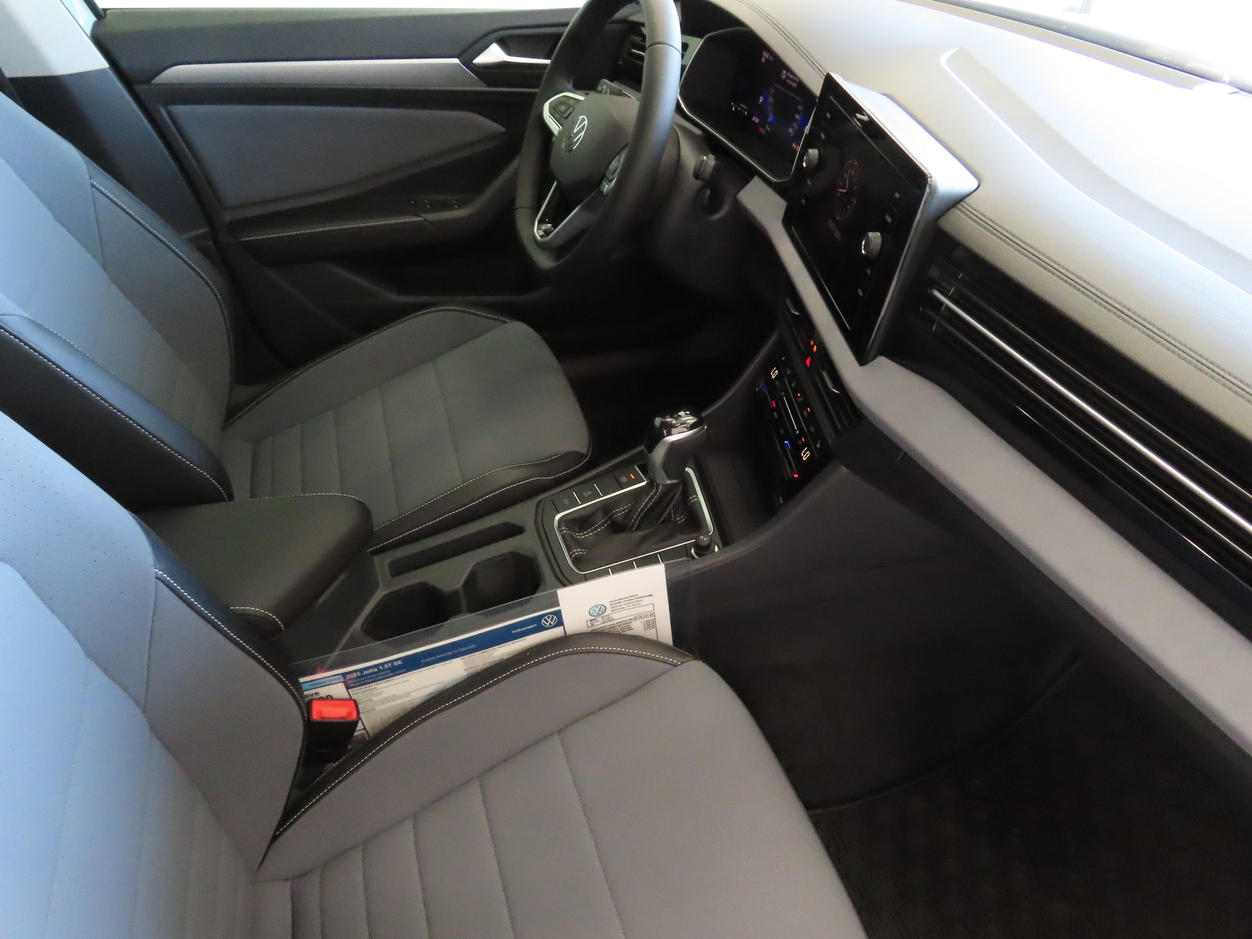 New 2025 Volkswagen Jetta SE FWD image 22