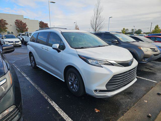 Certified 2023 Toyota Sienna XLE