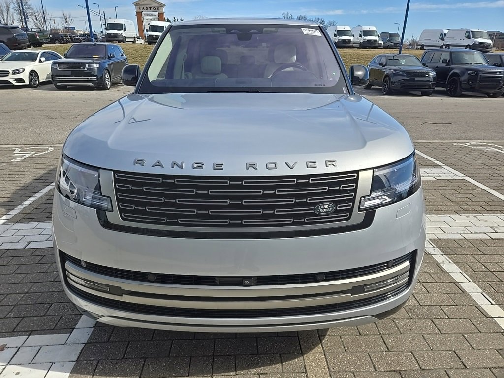 Used 2023 Land Rover Range Rover SE image 2