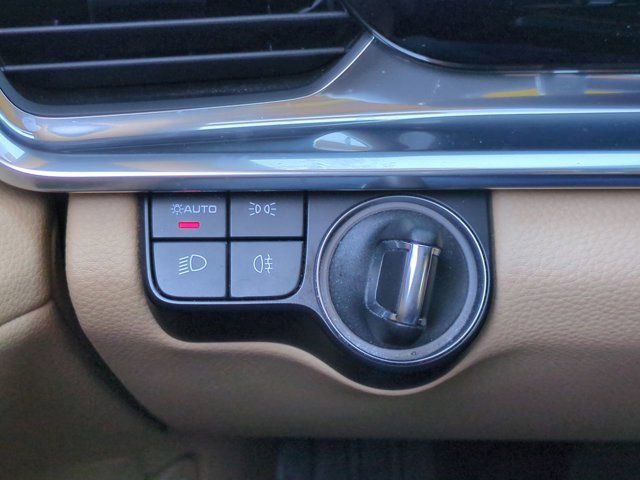 Used 2022 Porsche Panamera image 27