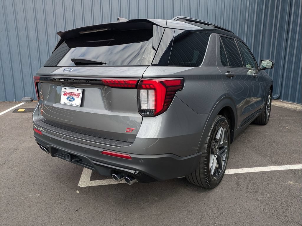 Used 2025 Ford Explorer ST AWD/4WD image 5