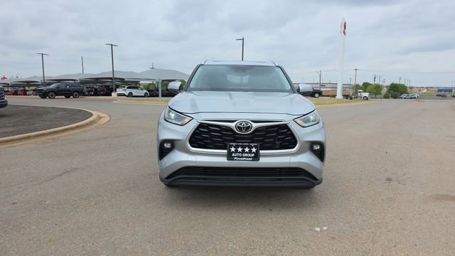 Used 2021 Toyota Highlander XLE image 3