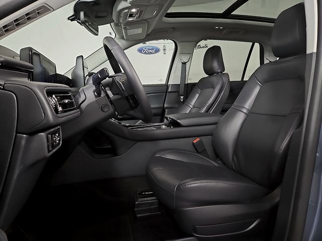 Certified 2026 Lincoln Aviator 2WD w/ Jet Appearance Package image 17