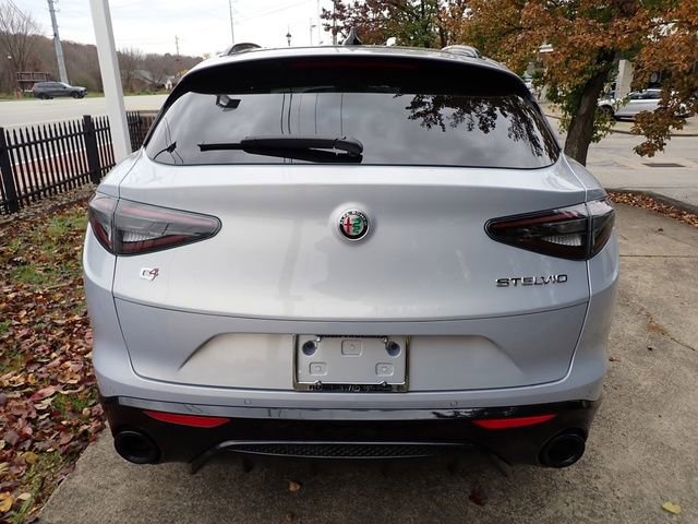 New 2025 Alfa Romeo Stelvio Sprint image 2