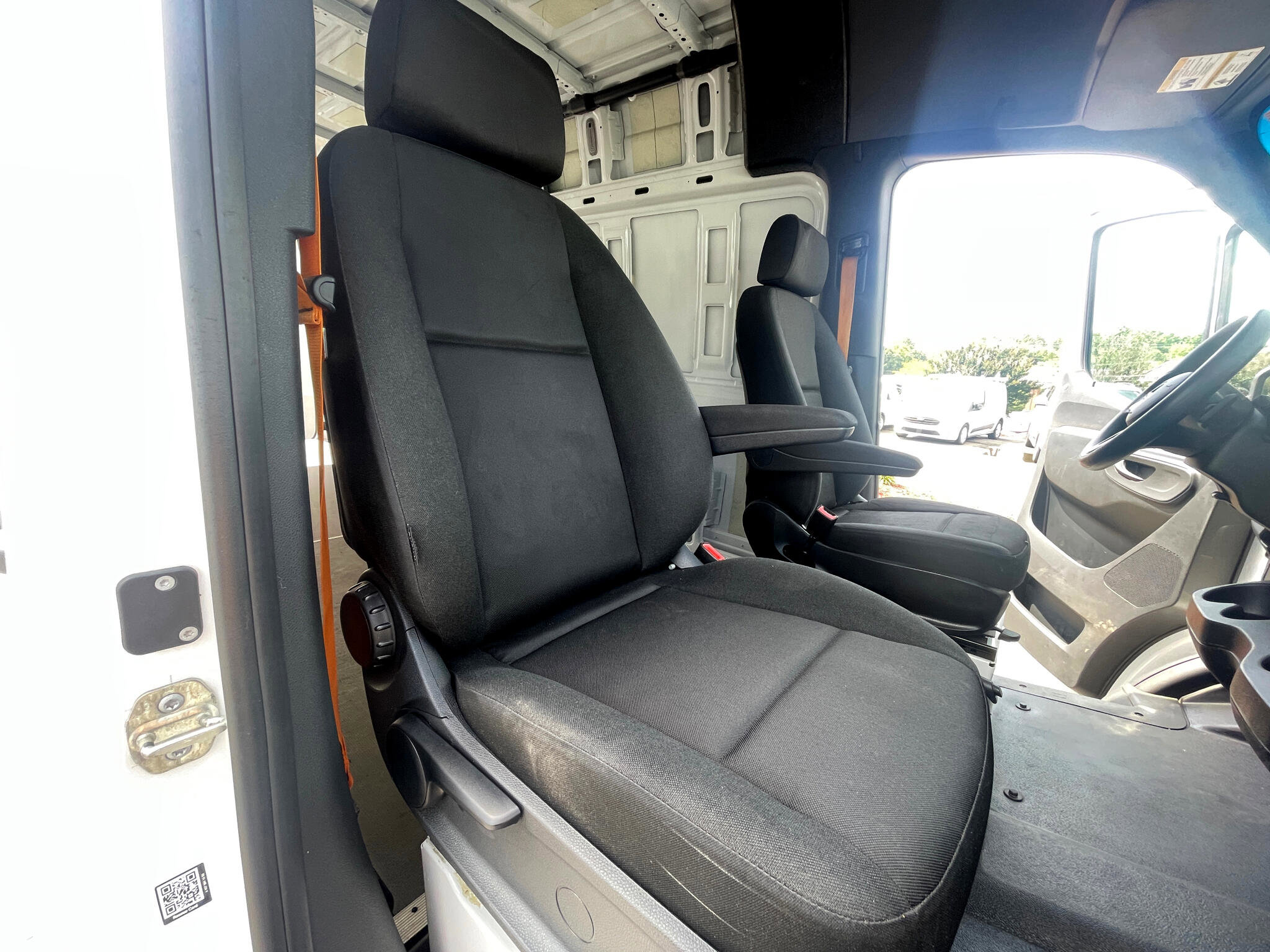 Used 2023 Mercedes-Benz Sprinter 2500 image 21